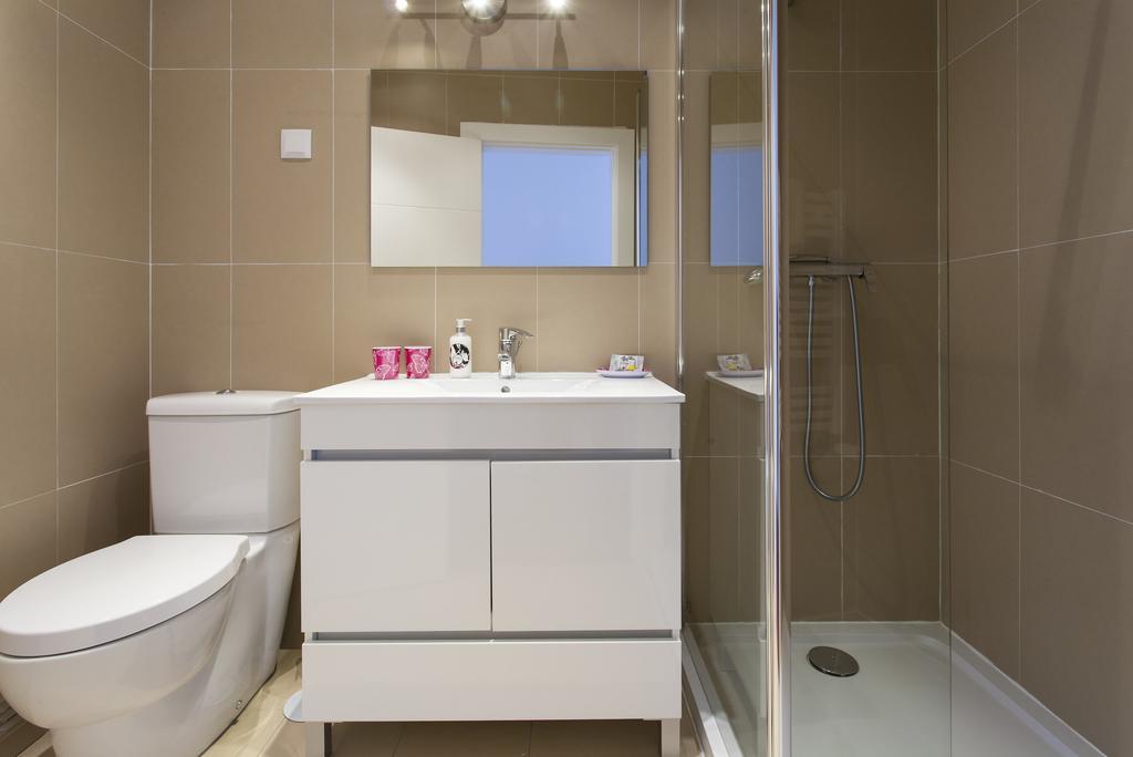 Joivy Joyful 2Br Apt With Terrace Nearby Sao Bento Palace Lisboa Rum bild