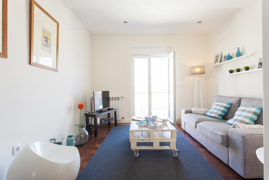 Joivy Joyful 2Br Apt With Terrace Nearby Sao Bento Palace Lisboa Rum bild