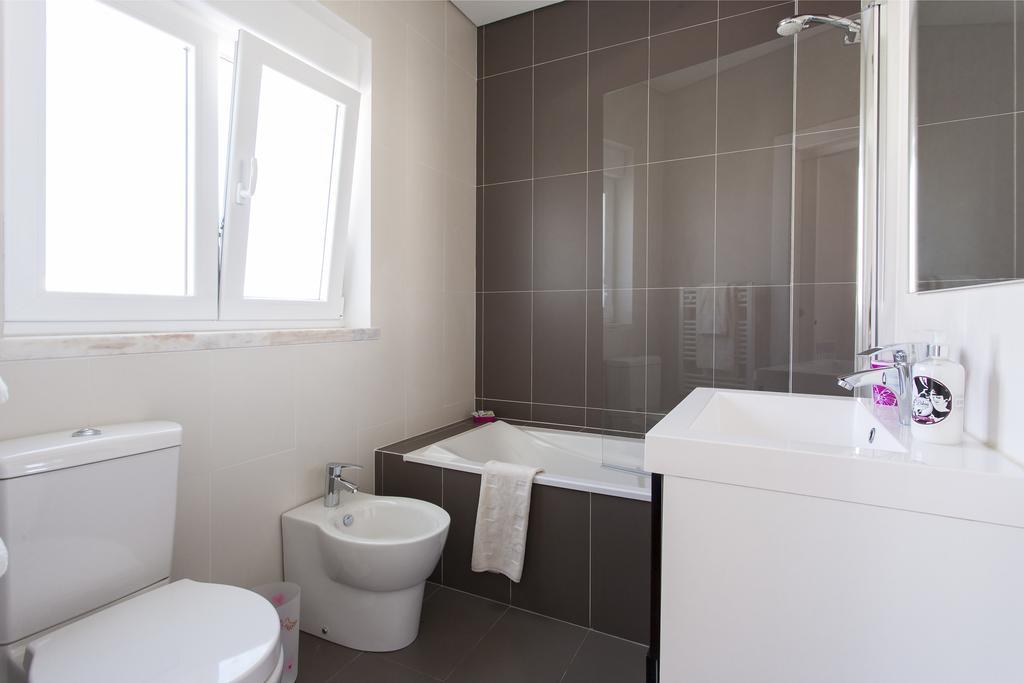 Joivy Joyful 2Br Apt With Terrace Nearby Sao Bento Palace Lisboa Rum bild